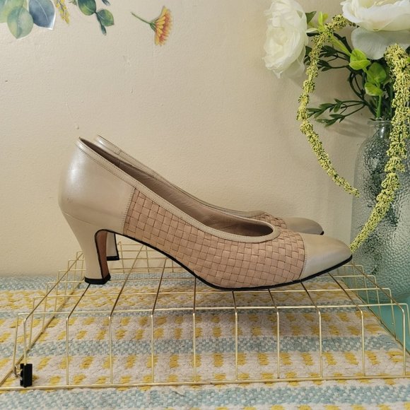 Salvatore Ferragamo Vintage Neutral Woven Shoe Heel - Picture 5 of 14